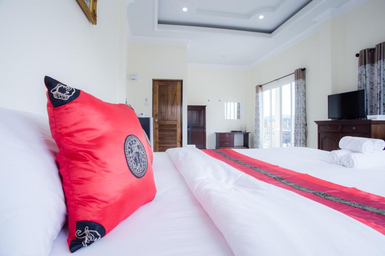Reun Pon Aek Hotel Чианг Рай Екстериор снимка