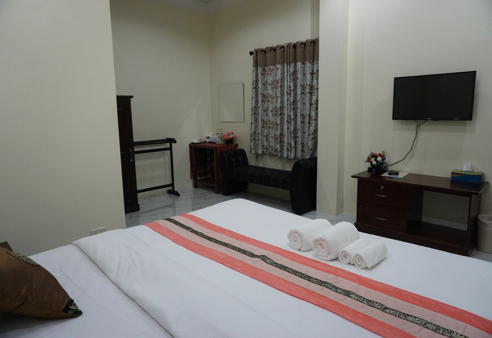 Reun Pon Aek Hotel Чианг Рай Екстериор снимка